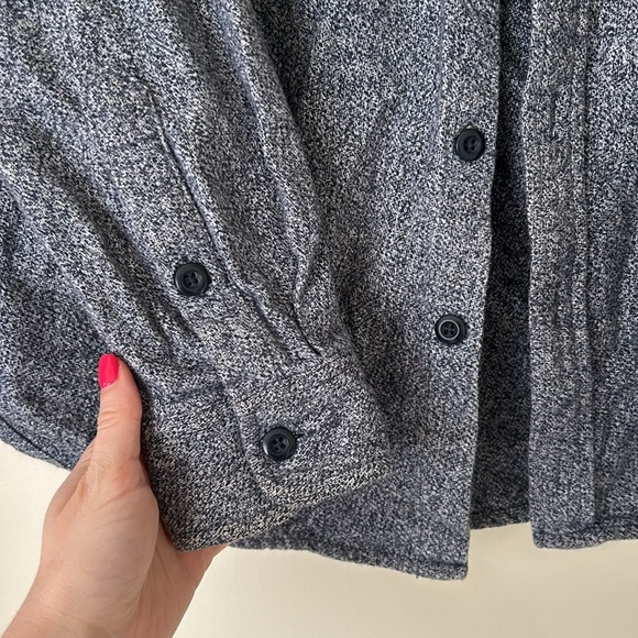 Old Navy shacket, button up heathered blue, regular fit - Picture 2 of 4